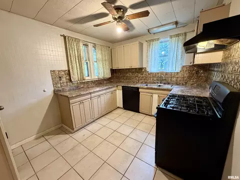 332 E Summit St, Macomb, IL 61455 photo 6