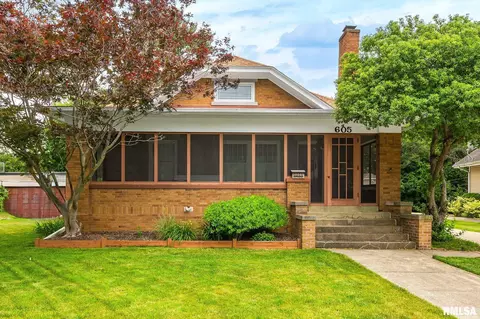 605 N Main St, Washington, IL 61571