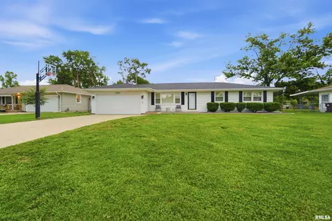3422 N Rockwood Rd, Peoria, IL 61604