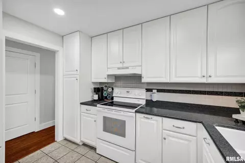Kitchen - 1020 E Madison St, Morton, IL 61550 photo 1 of 4