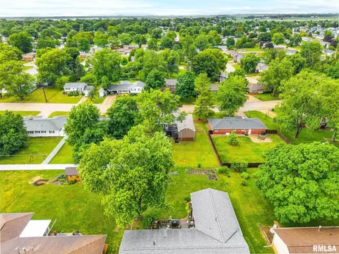View/Area - 1020 E Madison St, Morton, IL 61550 photo 4 of 10