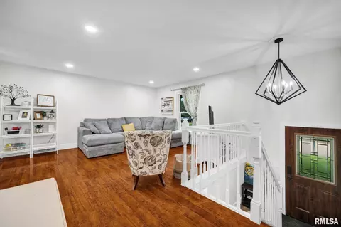 Entry Way - 1020 E Madison St, Morton, IL 61550 photo 1 of 3