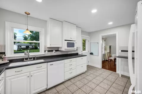 Kitchen - 1020 E Madison St, Morton, IL 61550 photo 2 of 4