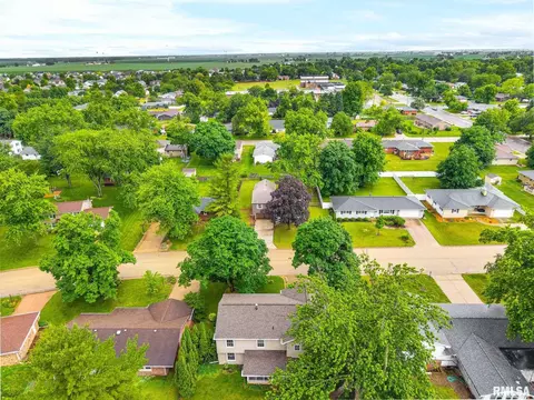 View/Area - 1020 E Madison St, Morton, IL 61550 photo 1 of 10