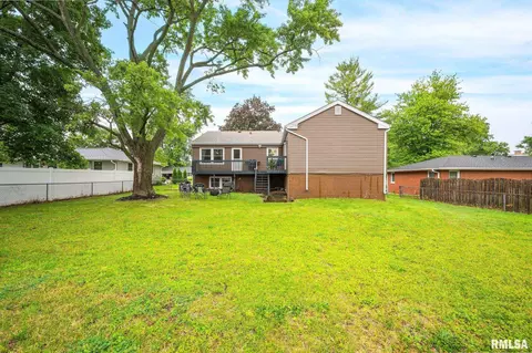Exterior - 1020 E Madison St, Morton, IL 61550 photo 4 of 9