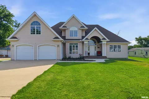 211 Wagner St, Washington, IL 61571