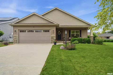 525 Cottonwood Cir, East Peoria, IL 61611