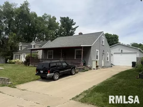 805 Spring St, Washington, IL 61571