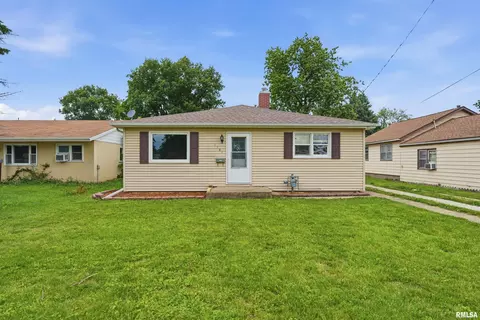 1181 Court St, Galesburg, IL 61401