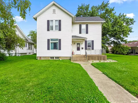 211 W Pershing St, Morton, IL 61550