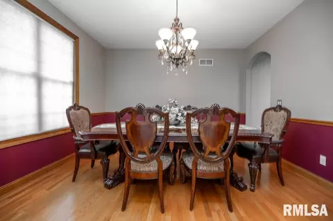 Dining - 6918 W Saddlebrook Dr, Mapleton, IL 61547 photo 3 of 5