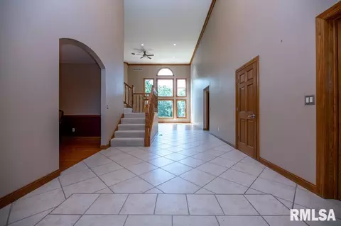 Entry Way - 6918 W Saddlebrook Dr, Mapleton, IL 61547 photo 2 of 3