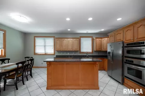 Kitchen - 6918 W Saddlebrook Dr, Mapleton, IL 61547 photo 2 of 7