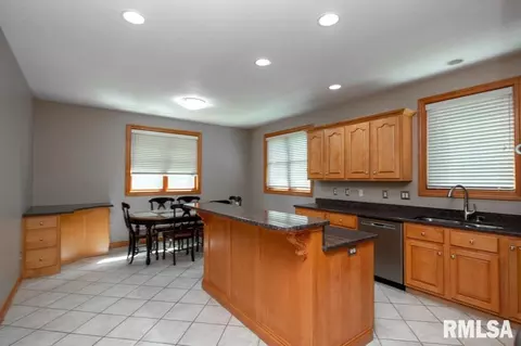 Kitchen - 6918 W Saddlebrook Dr, Mapleton, IL 61547 photo 1 of 7
