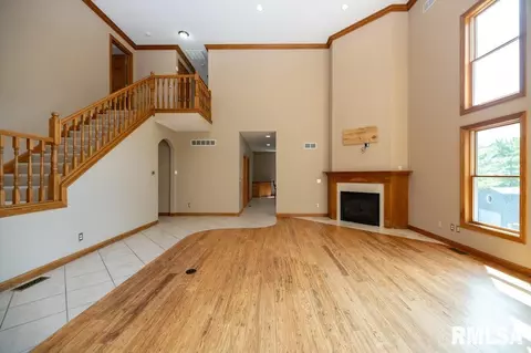 Living - 6918 W Saddlebrook Dr, Mapleton, IL 61547 photo 1 of 9