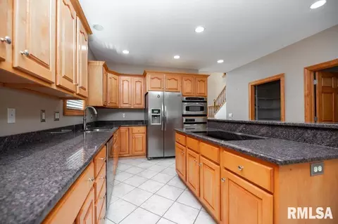 Kitchen - 6918 W Saddlebrook Dr, Mapleton, IL 61547 photo 7 of 7