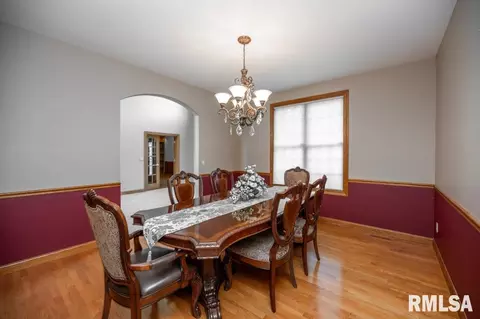 Dining - 6918 W Saddlebrook Dr, Mapleton, IL 61547 photo 4 of 5