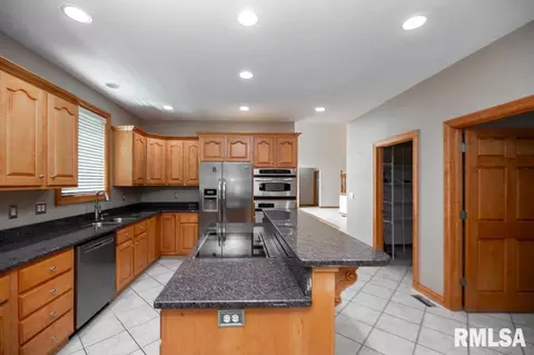 Kitchen - 6918 W Saddlebrook Dr, Mapleton, IL 61547 photo 5 of 7