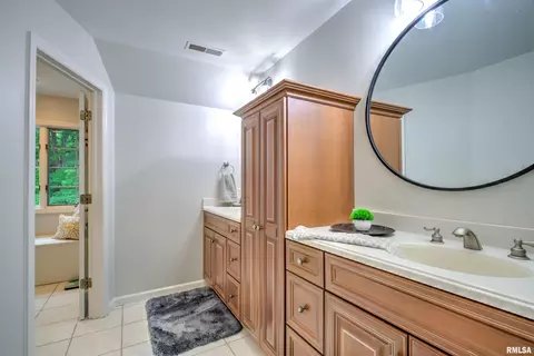 Bath - 112 W Greystone Ct, Dunlap, IL 61525 photo 5 of 7