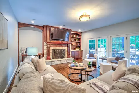 Living - 112 W Greystone Ct, Dunlap, IL 61525 photo 4 of 5