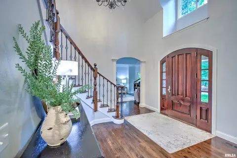 Entry Way - 112 W Greystone Ct, Dunlap, IL 61525 photo 2 of 5