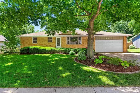 1114 S Main St, Washington, IL 61571