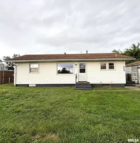 60 S 11th Ave, Canton, IL 61520