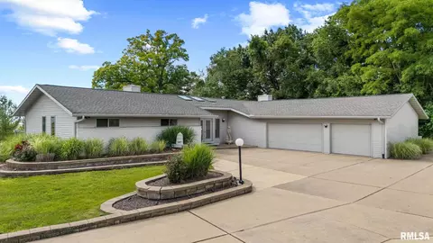 1117 N Hoppe Ln, East Peoria, IL 61611
