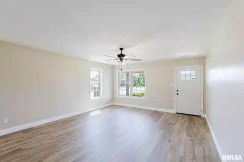 Living - 3216 Palomino Ct, Herrin, IL 62948 photo 5 of 5