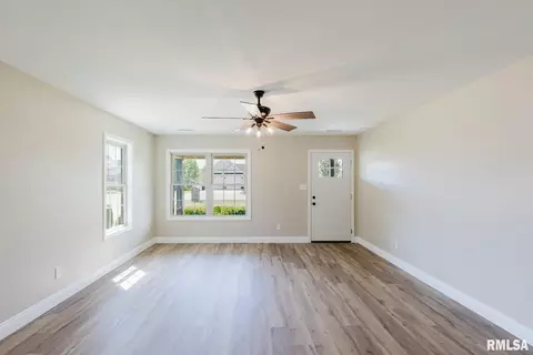 Living - 3216 Palomino Ct, Herrin, IL 62948 photo 4 of 5
