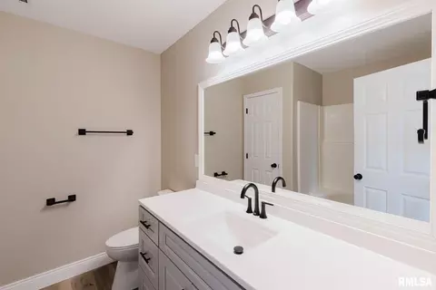 Bath - 3216 Palomino Ct, Herrin, IL 62948 photo 1 of 3