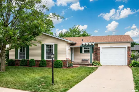 2405 W Carriage Ln, Peoria, IL 61614