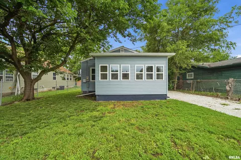 3203 W Augustana Ave, Peoria, IL 61605