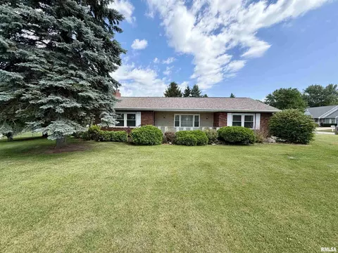 1797 S Lake Storey Rd, Galesburg, IL 61401