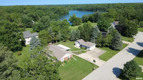1797 S Lake Storey Rd, Galesburg, IL 61401