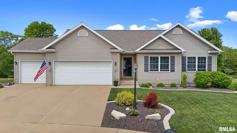 1615 Aspen Dr, Washington, IL 61571
