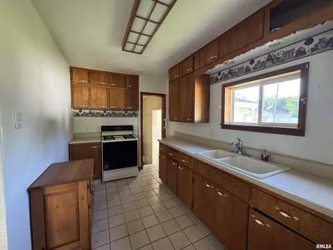 206 E 6th St, Saint David, IL 61563 photo 4