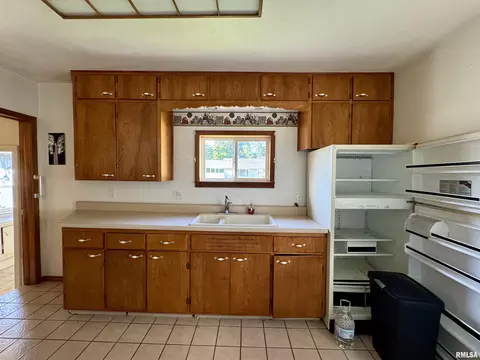 206 E 6th St, Saint David, IL 61563 photo 3