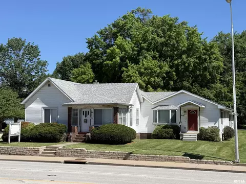 916 E Jackson St, Macomb, IL 61455