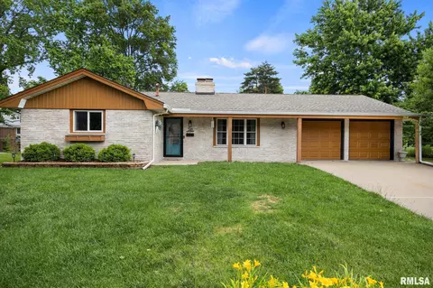3411 Chartwell St, Peoria, IL 61614