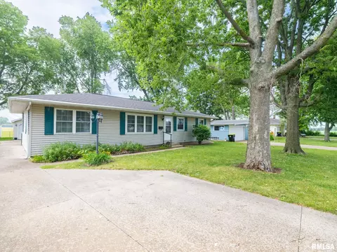 1309 W William Dr, Chillicothe, IL 61523