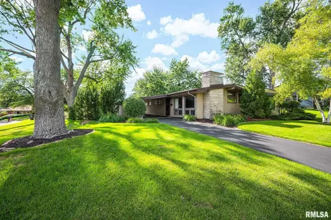 4145 N Hawthorne Pl, Peoria, IL 61614