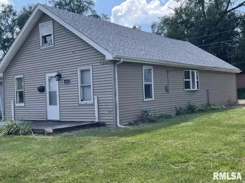 1401 S 14th St, Pekin, IL 61554