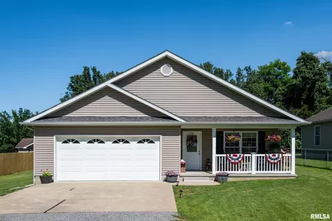 703 Mulberry St # A, Goreville, IL 62939