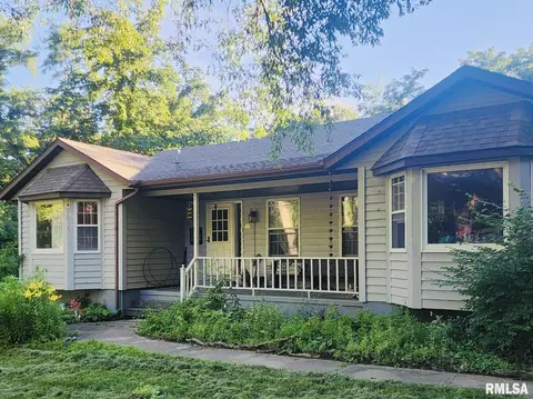 520 W Hickory Grove Ct, Dunlap, IL 61525