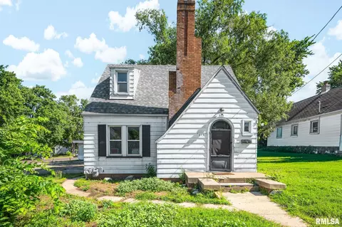 313 Winter St, Pekin, IL 61554