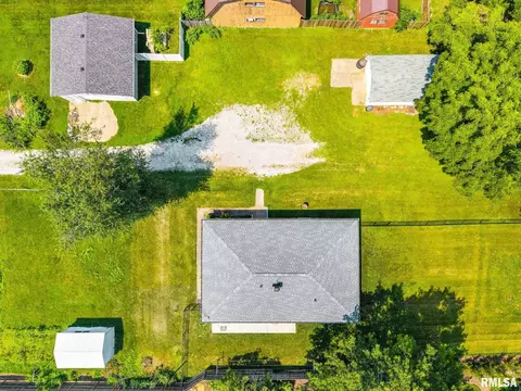 View/Area - 207 Spruce Ln, Roanoke, IL 61561 photo 1 of 10