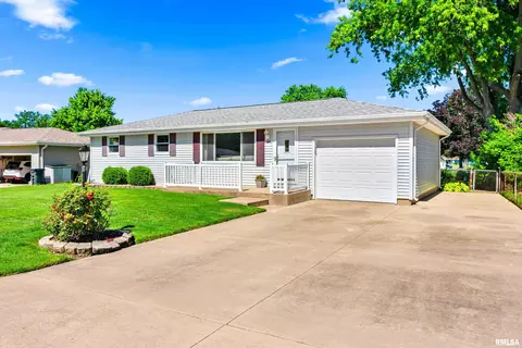 604 Whippoorwill Dr, Washington, IL 61571