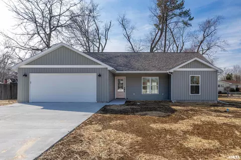 1200 S Vicksburg St, Marion, IL 62959