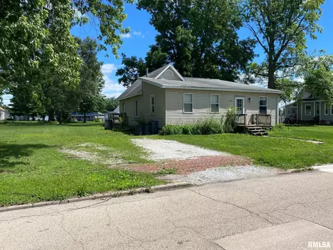 1019 E Walnut St, Canton, IL 61520